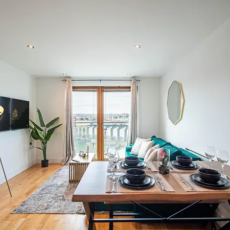 Dock 2 Bedrooms Private Balcony Leeds (West Yorkshire)