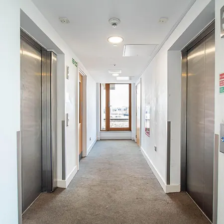 Dock 2 Bedrooms Private Balcony Apartment Leeds (West Yorkshire)