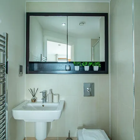 Dock 2 Bedrooms Private Balcony Leeds (West Yorkshire)
