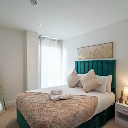 Dock 2 Bedrooms Private Balcony Apartment *