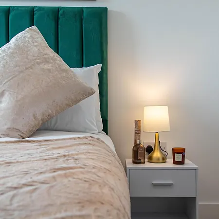 Apartment Dock 2 Bedrooms Private Balcony *