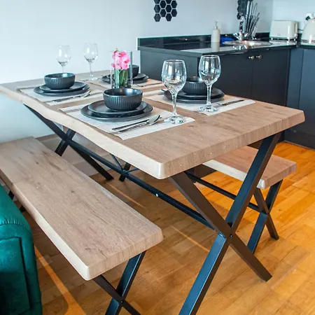 Dock 2 Bedrooms Private Balcony Leeds (West Yorkshire)